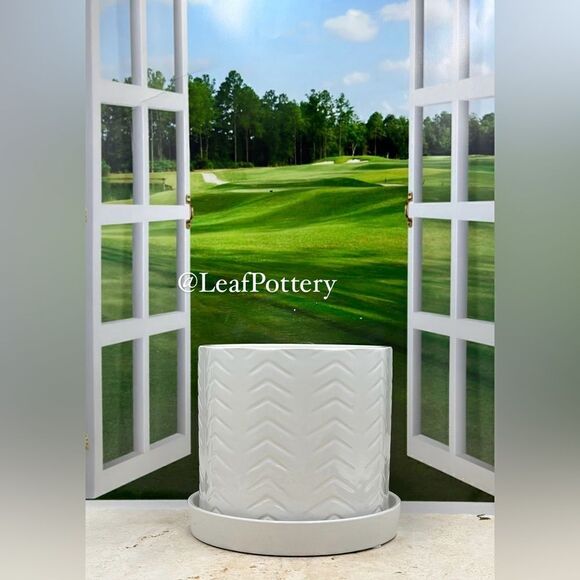 Arrow White Ceramic Planter Pot with Saucer Attached - Picture 1 of 9